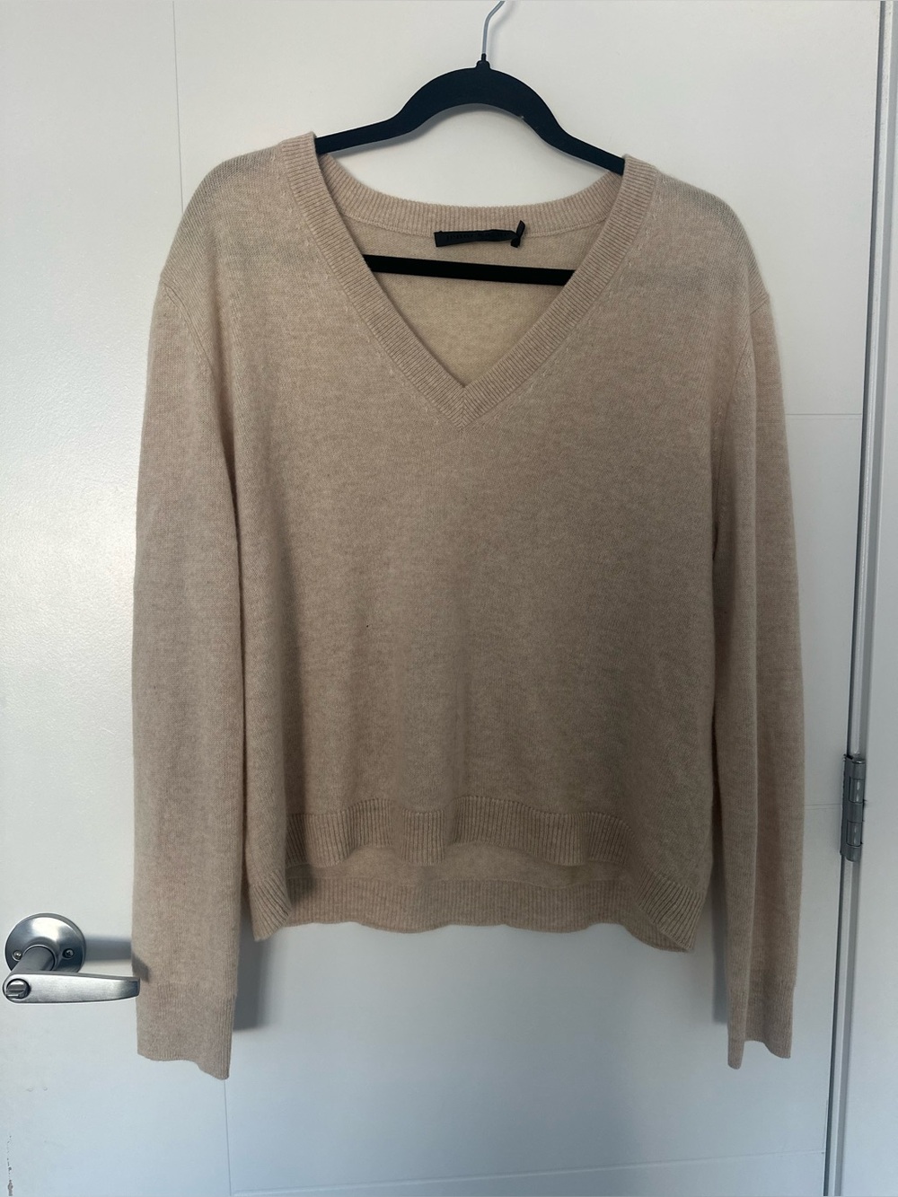 Jenni Kayne Flynn V-neck sweater 100% Cashmere Sweater